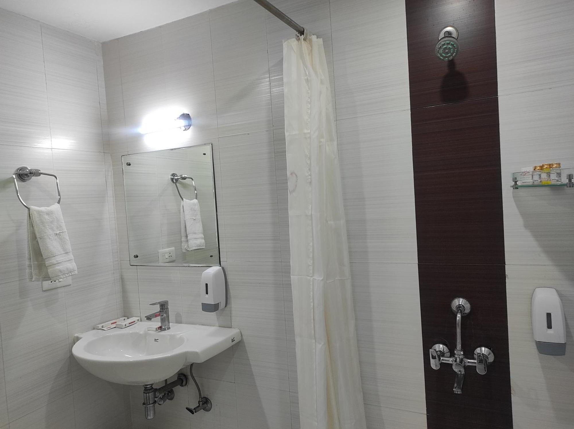 Hyphen Haridwar Grand Hotell Eksteriør bilde